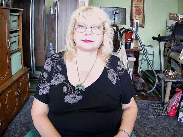 LOLA88888 webcam