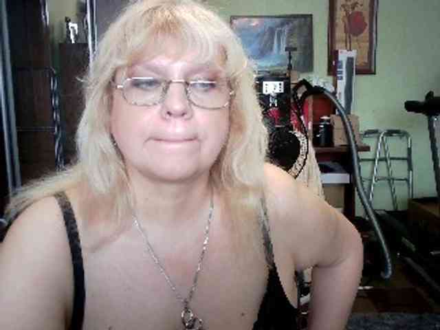 LOLA88888 webcam