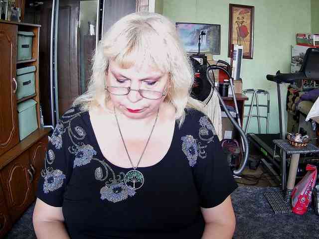 LOLA88888 webcam