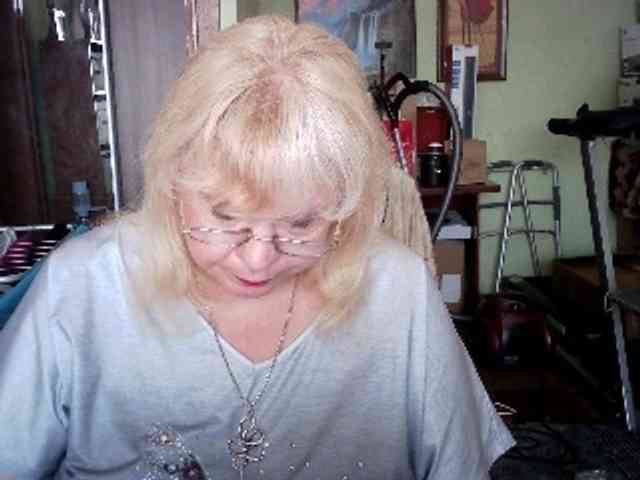 LOLA88888 webcam