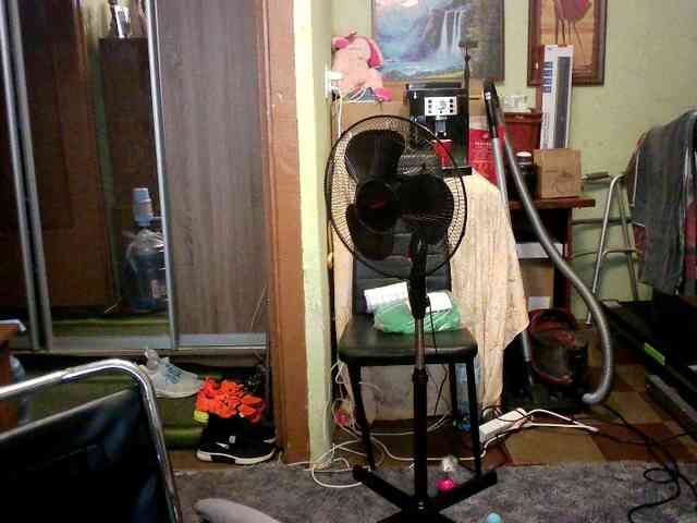 LOLA88888 webcam