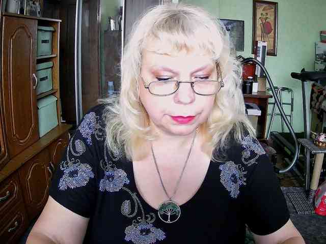 LOLA88888 webcam