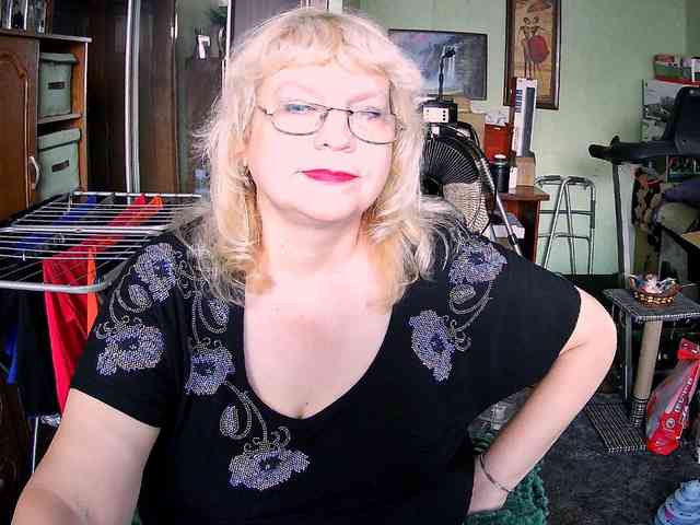 LOLA88888 webcam