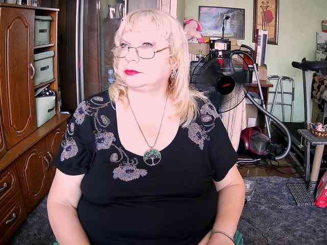 LOLA88888 webcam