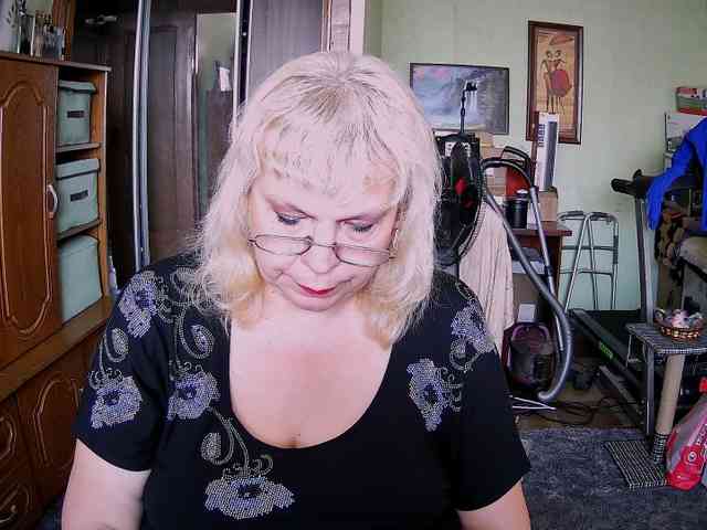 LOLA88888 webcam