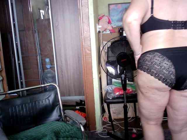 LOLA88888 webcam