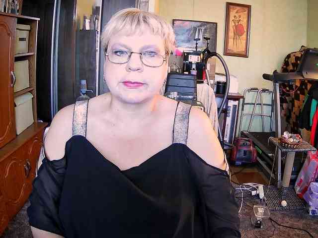 LOLA88888 webcam