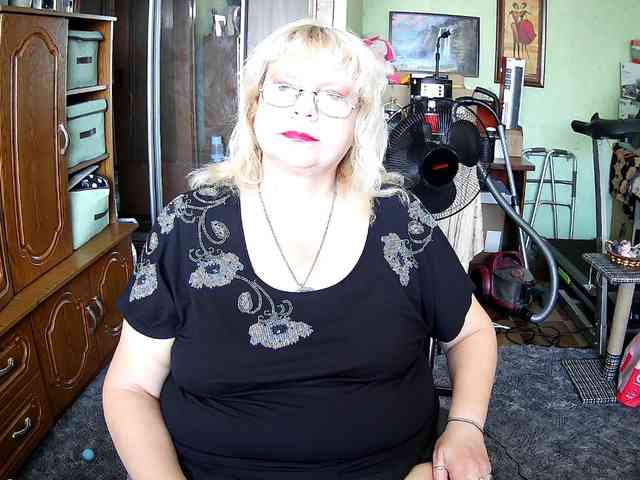 LOLA88888 webcam