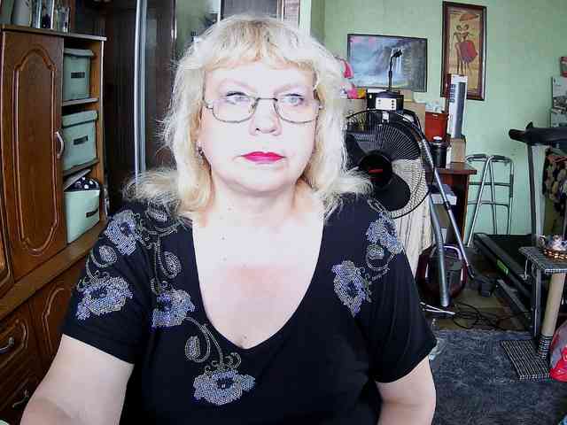 LOLA88888 webcam