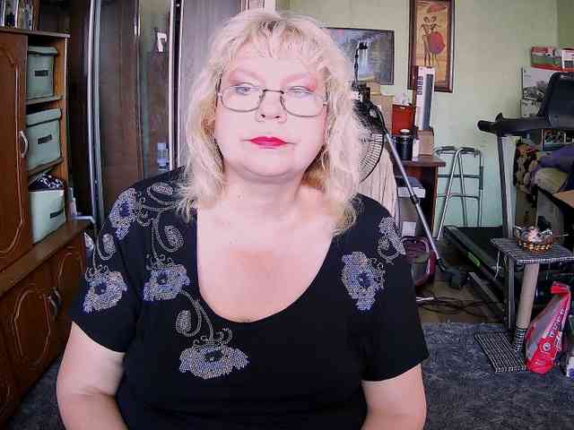 LOLA88888 webcam