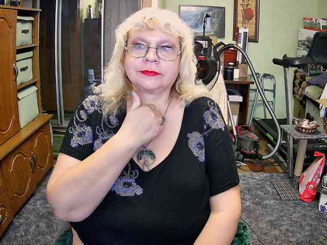 LOLA88888 webcam