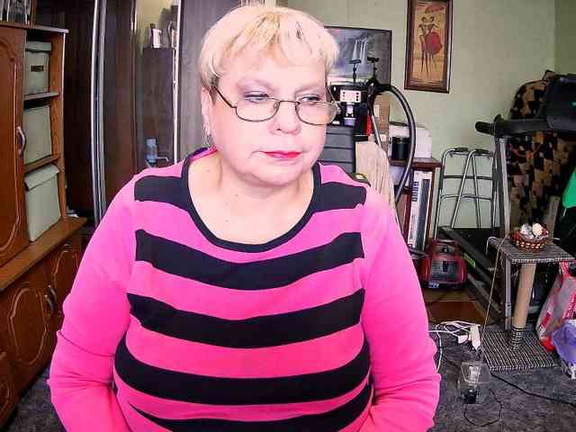 LOLA88888 webcam