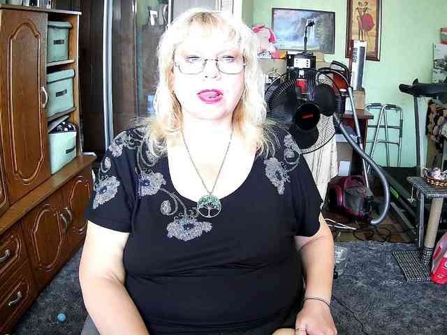 LOLA88888 webcam