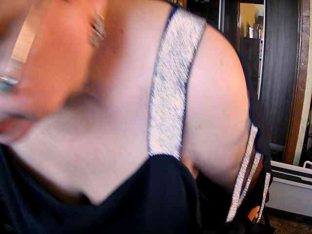LOLA88888 webcam