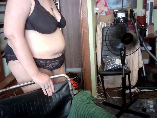 LOLA88888 webcam