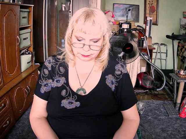 LOLA88888 webcam