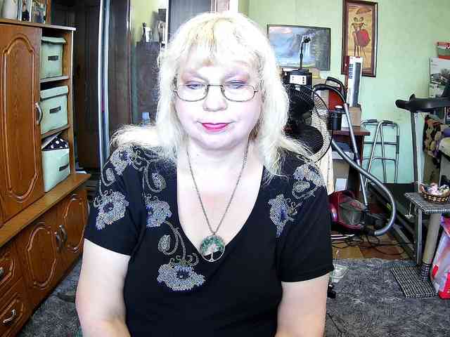 LOLA88888 webcam