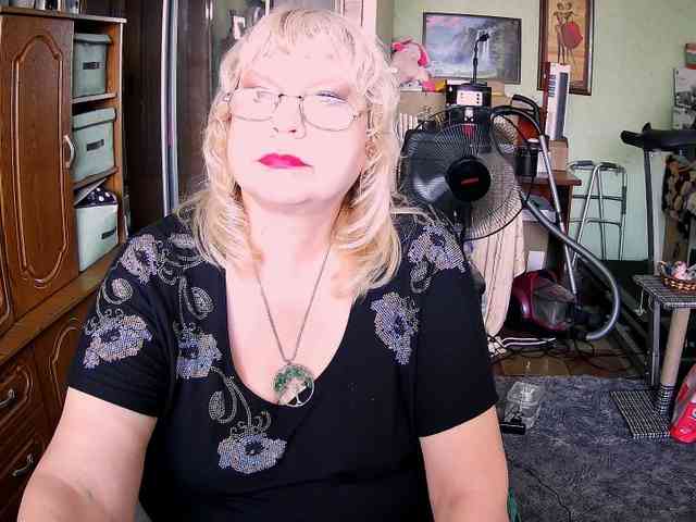 LOLA88888 webcam