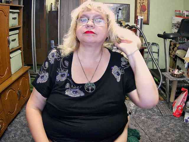 LOLA88888 webcam
