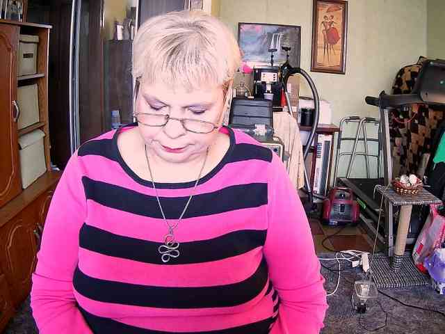 LOLA88888 webcam