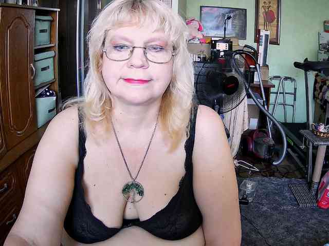 LOLA88888 webcam