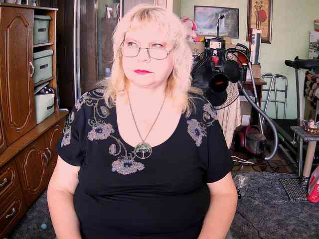 LOLA88888 webcam