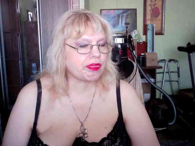 LOLA88888 webcam