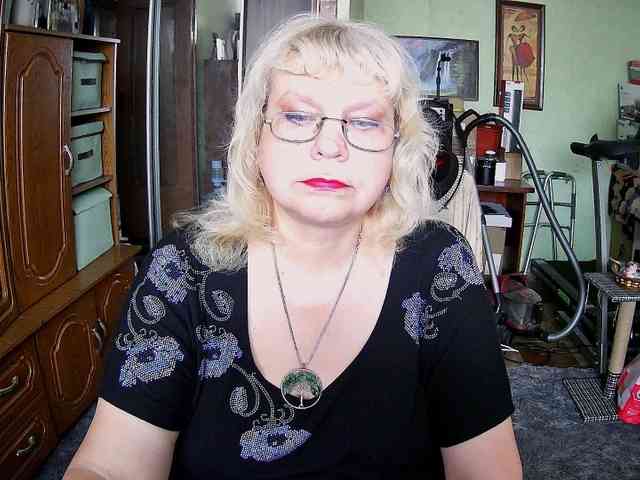 LOLA88888 webcam