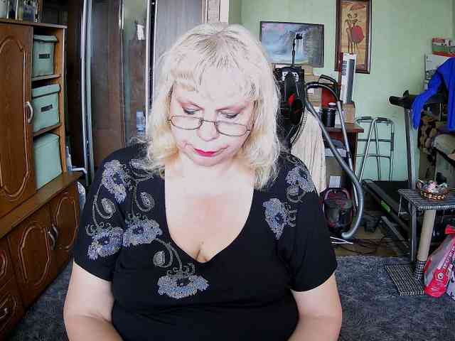 LOLA88888 webcam