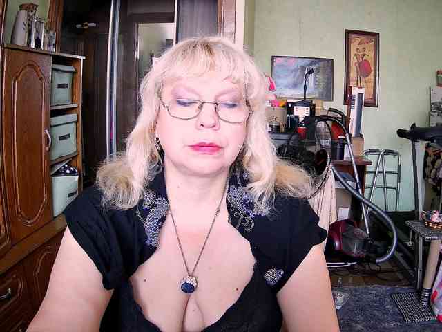LOLA88888 webcam