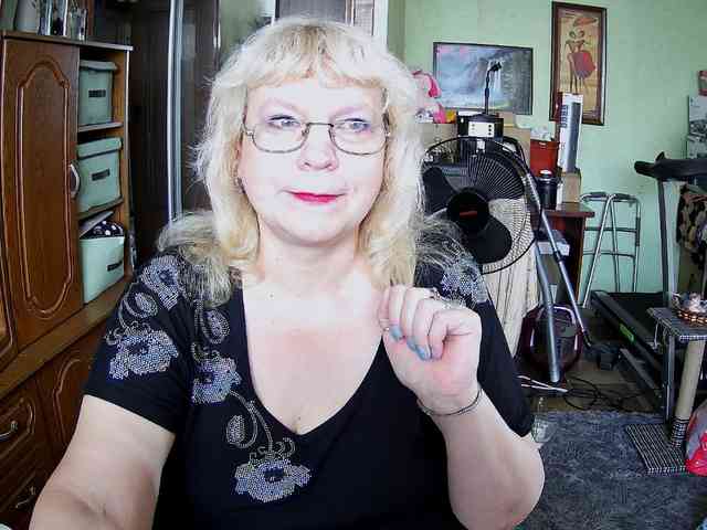 LOLA88888 webcam