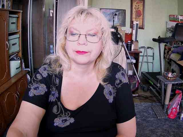 LOLA88888 webcam