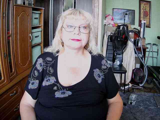 LOLA88888 webcam