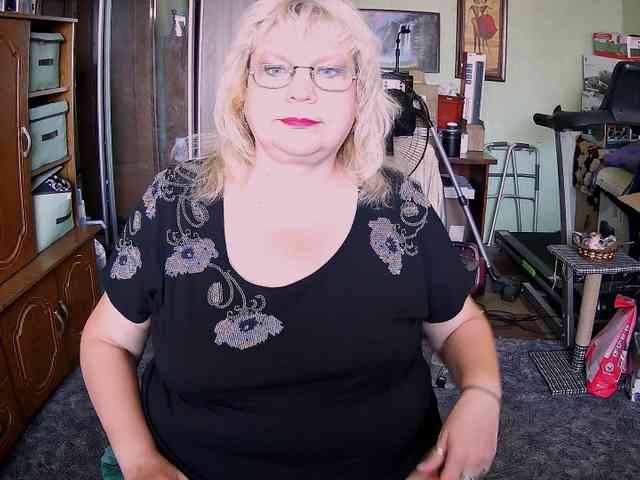 LOLA88888 webcam