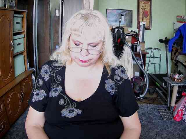 LOLA88888 webcam