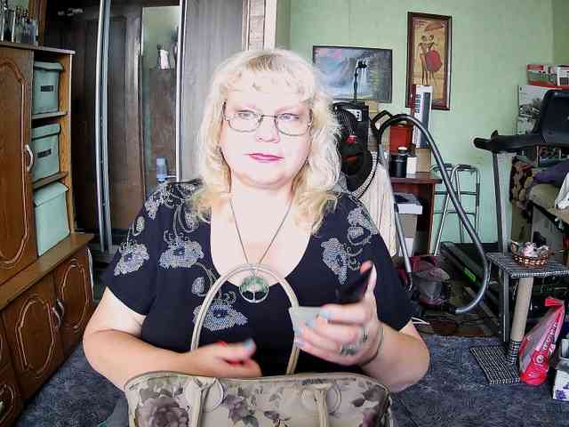 LOLA88888 webcam