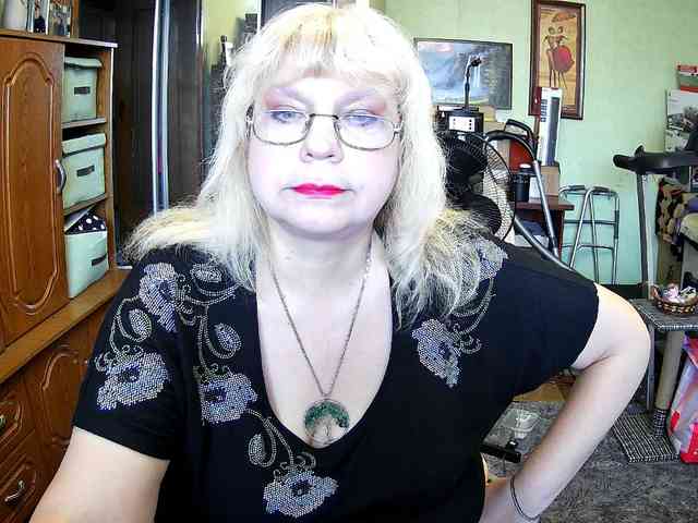 LOLA88888 webcam