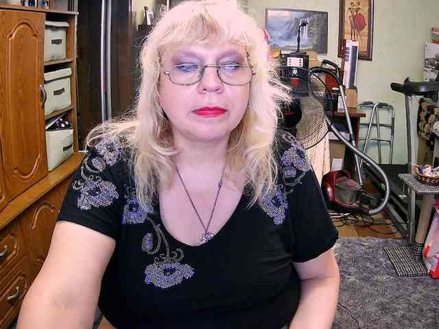 LOLA88888 webcam