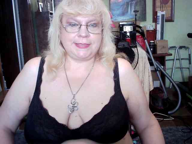 LOLA88888 webcam