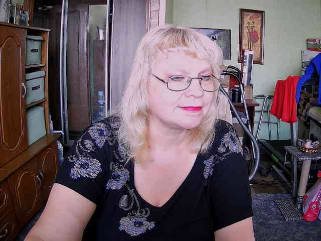 LOLA88888 webcam