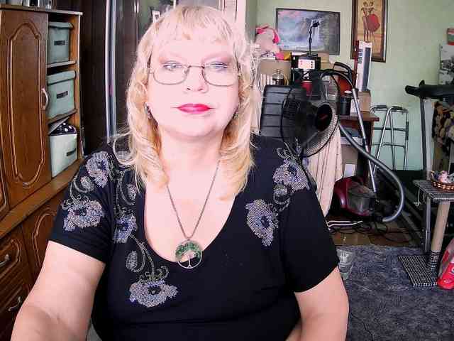 LOLA88888 webcam