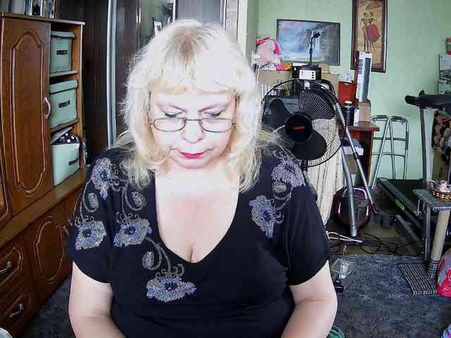 LOLA88888 webcam