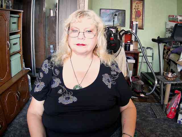 LOLA88888 webcam