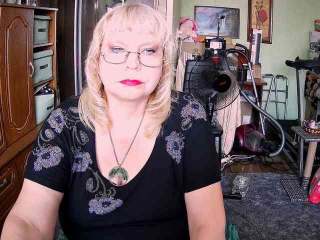 LOLA88888 webcam