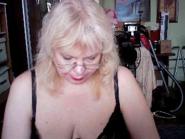 LOLA88888 webcam