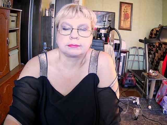 LOLA88888 webcam