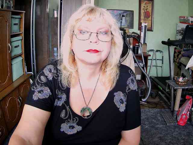 LOLA88888 webcam