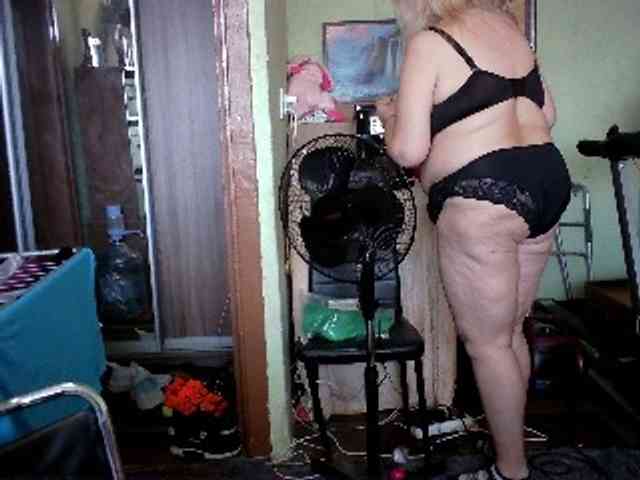 LOLA88888 webcam