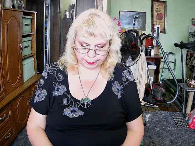 LOLA88888 webcam