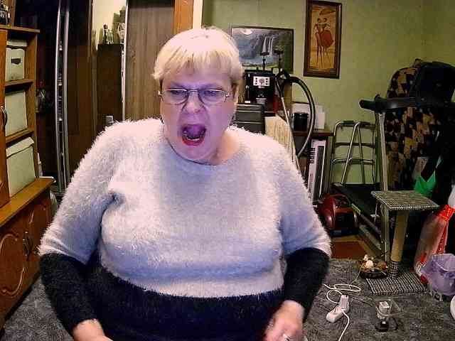 LOLA88888 webcam
